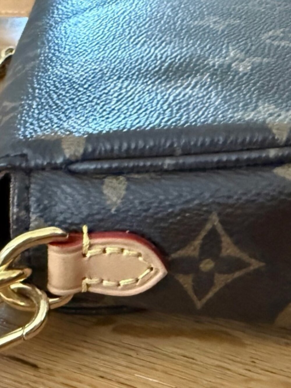 Authentic Louis Vuitton Wallet on Chain Ivy - Picture 7 of 14